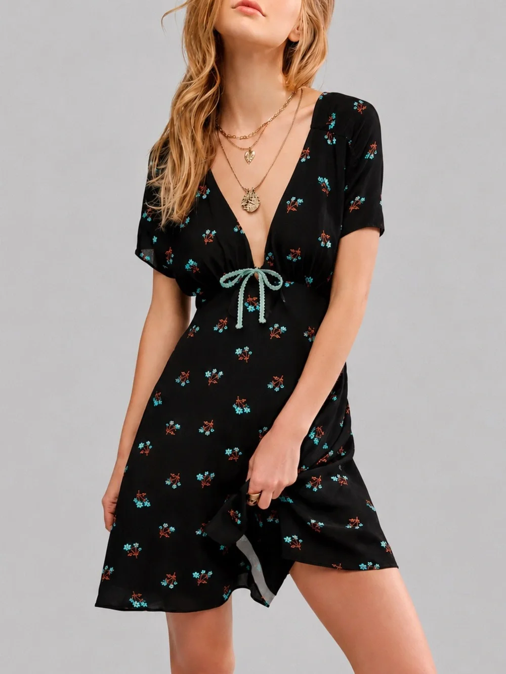 🦋✨Free People Black Floral Mini Dress Boho Babydoll 100% Viscose V Tie Size XS